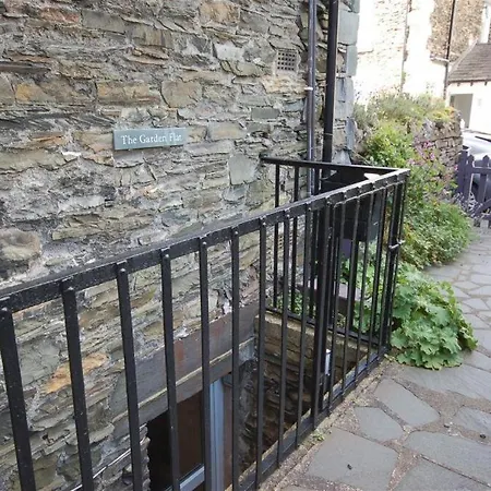 The Garden Flat Apartment